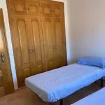 Quarto em Acomodações Particulares Habitación En Casa Vacacional *