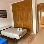Quarto em Acomodações Particulares Habitación En Casa Vacacional *