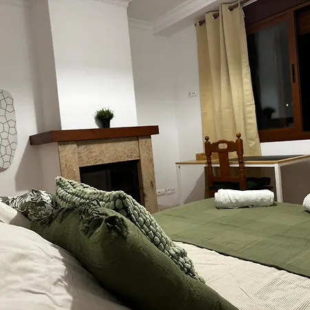 Quarto em Acomodações Particulares Habitación En Casa Vacacional *